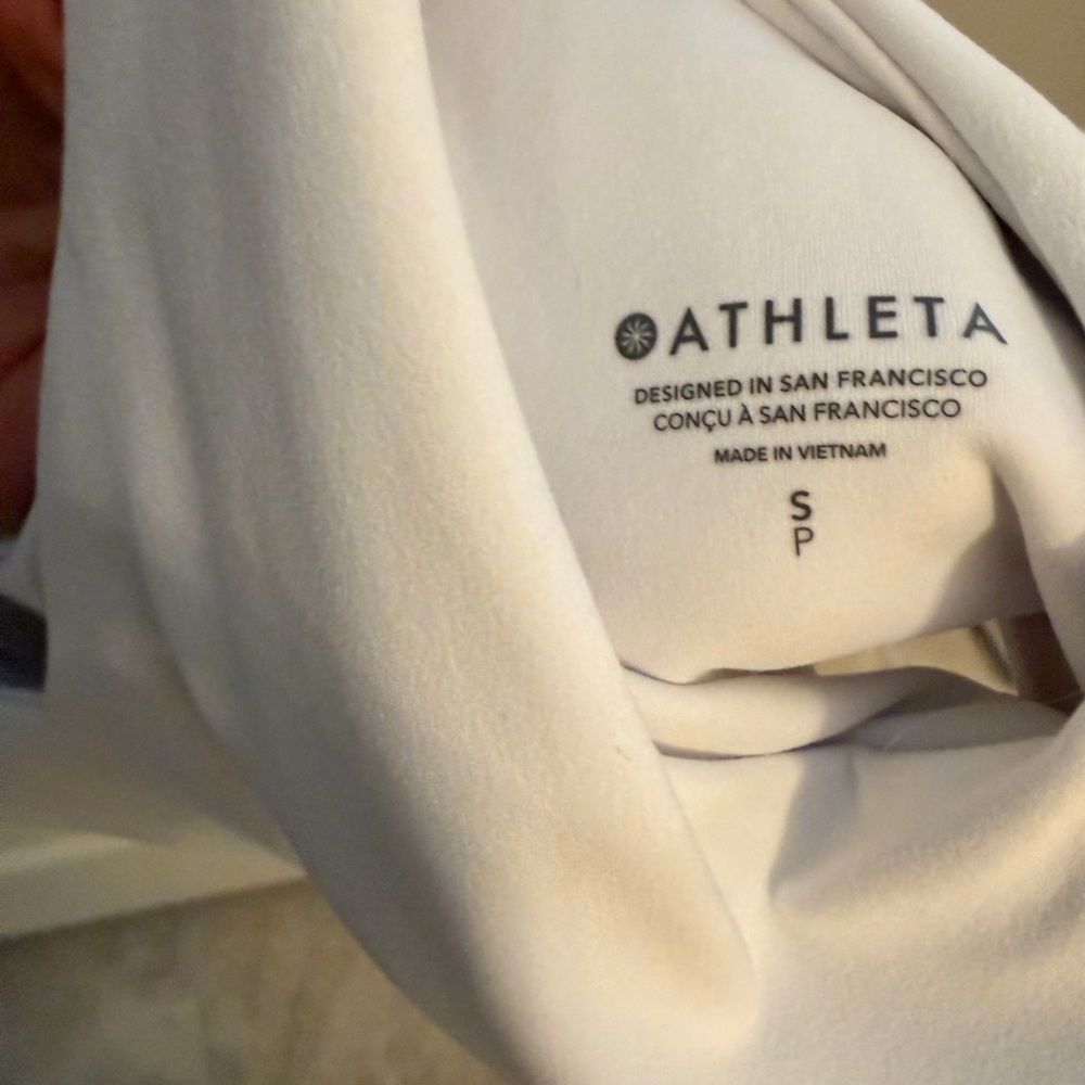 Athleta Transcend v-neck crop top - Picture 3 of 3